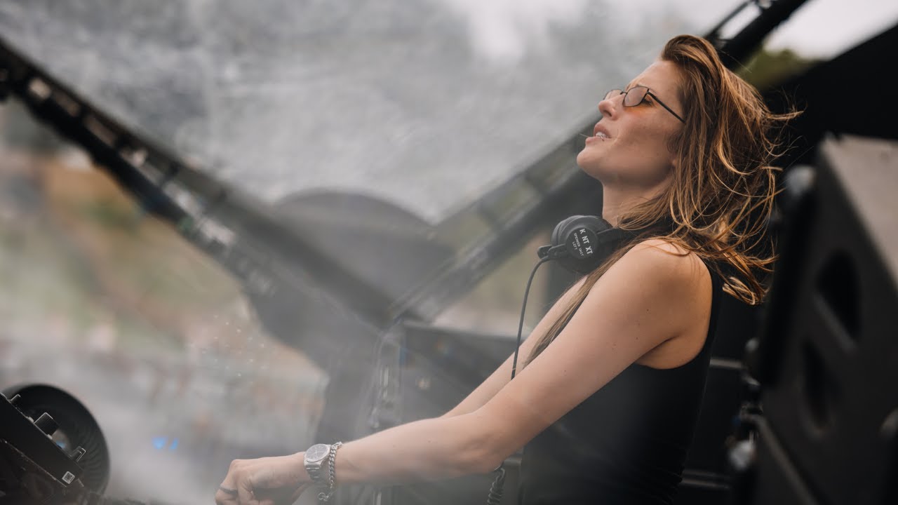 Charlotte de Witte: Tomorrowland 2025'te Tekno Fırtınası Estiren Kraliçe!
