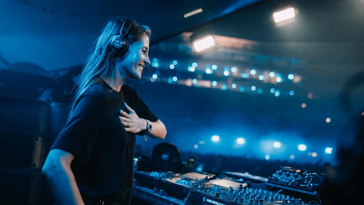Charlotte de Witte: Tomorrowland 2025'te Tekno Fırtınası Estiren Kraliçe!
